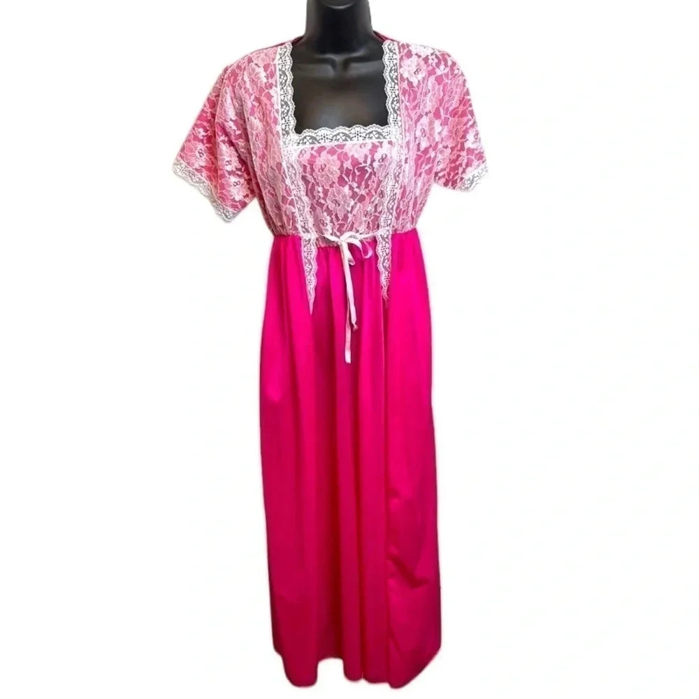 Vintage 1960s Prestige New York 2 pc‎ Nightgown
Peignoir Hot Pink USA.